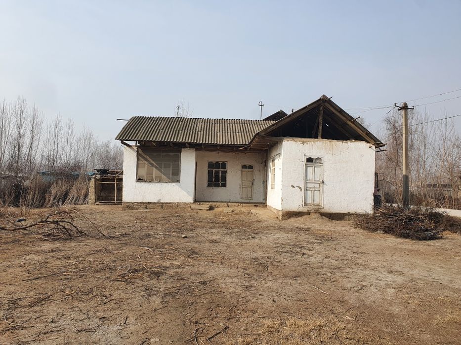 Bo'ston tumani Dexqonobod massivida joylashgan hovli uy-joy sotiladi