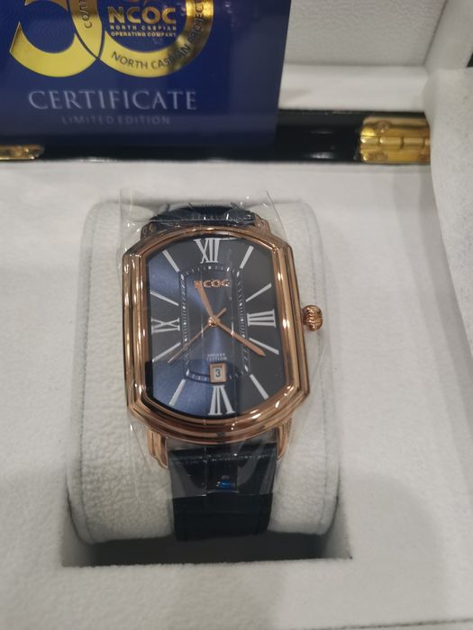 Новые наручные часы