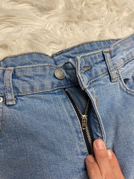 Pantaloni scurți blugi Bershka
