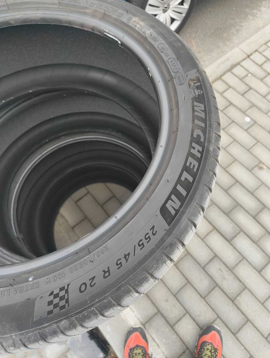 255/45/20 Michelin Pilot Sport EV