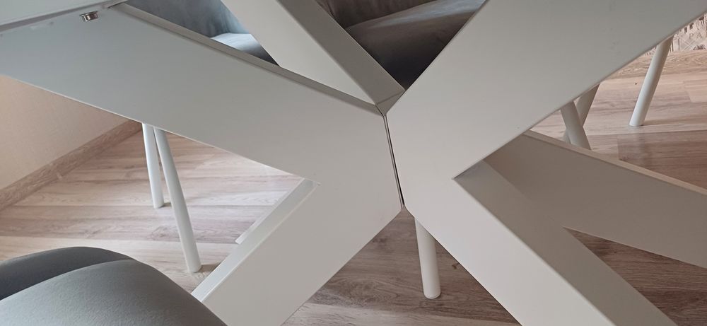 Продаётся отличный новый стол со стулья