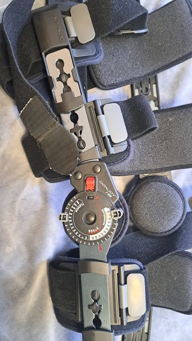 Vând orteza postoperatorie