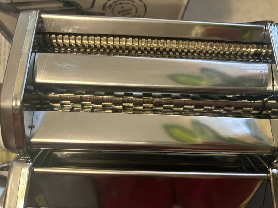 Машина за приготвяне на домашна паста 9 степ+2 итал. форми за равиоли.