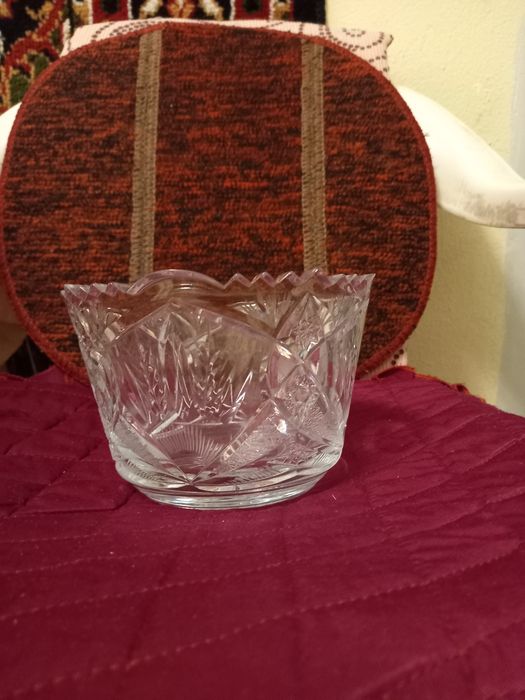 Салатницы, солонки хрустальные и крышки