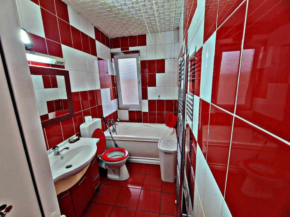 Închiriez apartament cu 2 camere