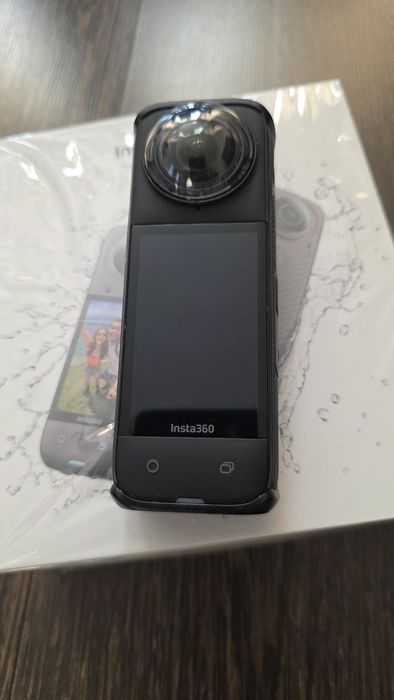 Insta 360 X4 8k  action camera lentile premium 2 baterii  ca nouā