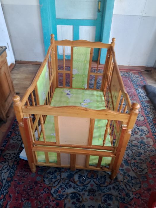 Продам детскую кроватку бу.