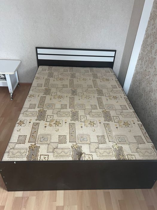 Кровать (2 м на 1,4)