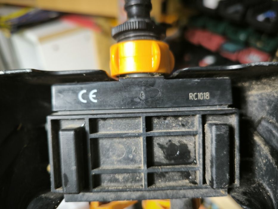 Метална разпръсквачка за градина | Fiskars