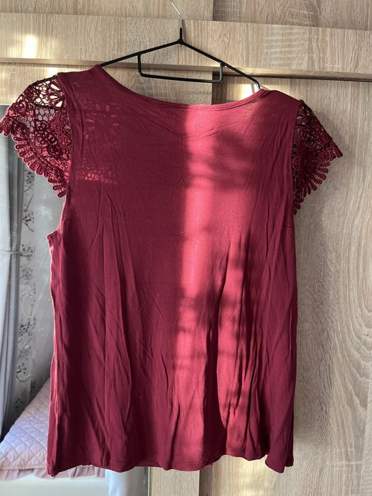 Top Atmosphere bordo cu dantelă