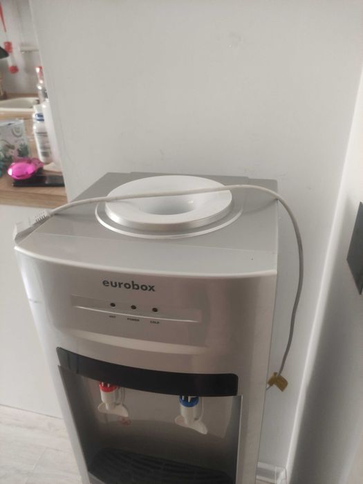 Диспенсер рабочий в хорошем состоянии