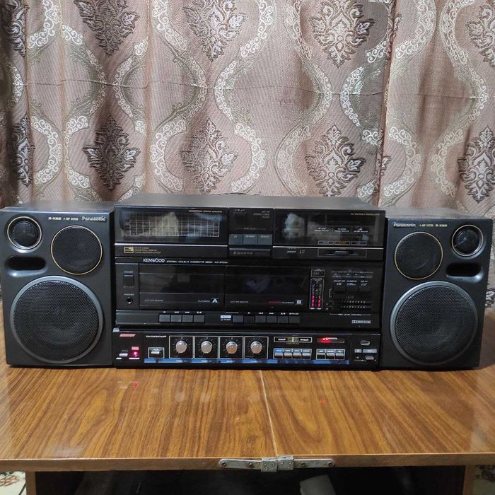 Музыкальный центр.