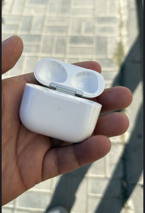 Продам оригинал кейс airpods 3