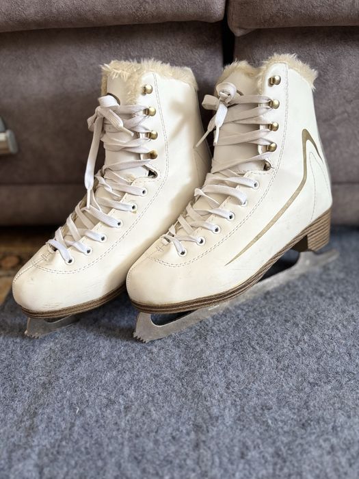 Продам коньки. 39 размер