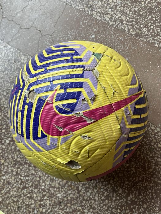 Vand mingi de baschet si fotbal