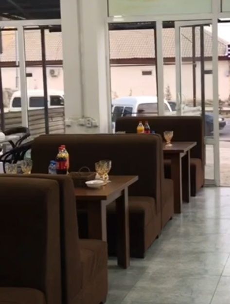 Kafe uchun yumshoq mebillar sotiladi 9 komplekt