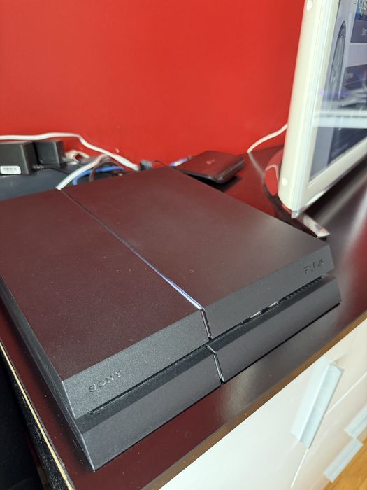 PS4 1TB + 3 игри