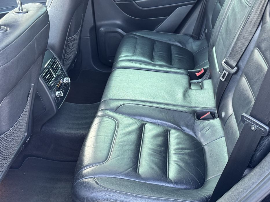 DE VANZARE Volkswagen Touareg R-Line 2012 Diesel