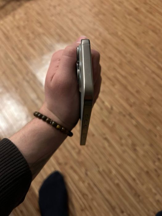 Продам айфон 16 про