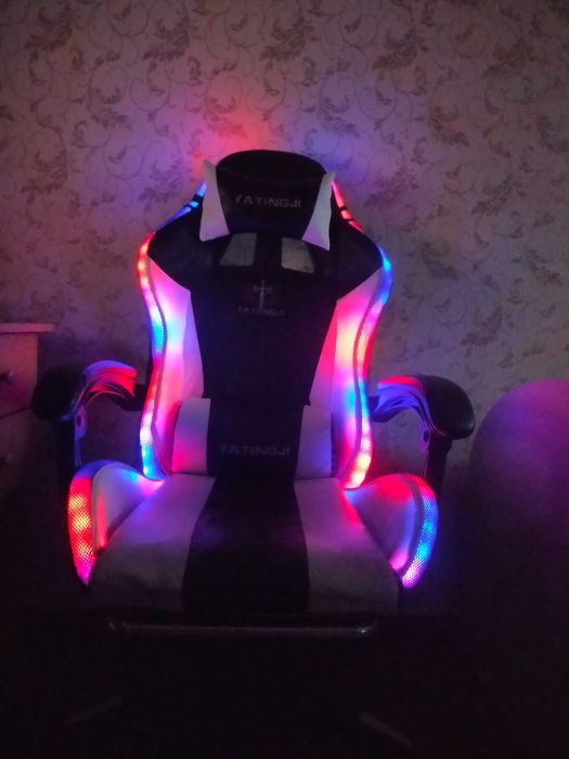 Продам игровое кресло