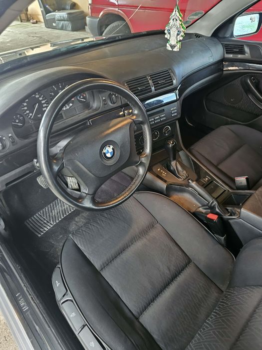 Bmw e39       520