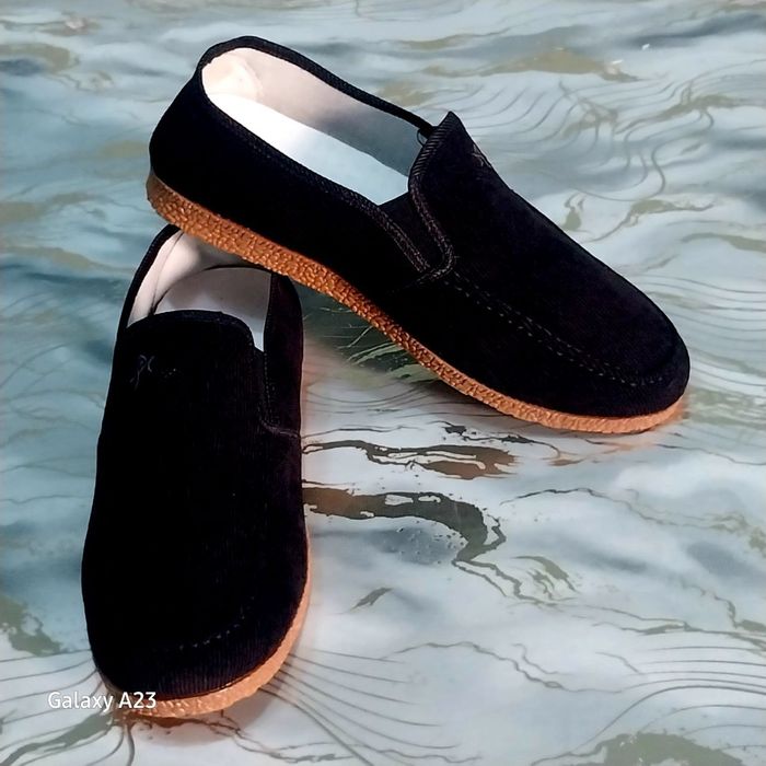 Эркаклар учун қулай лофер (slip-on) пойабзали
Размерлар: 39–44
Кундали