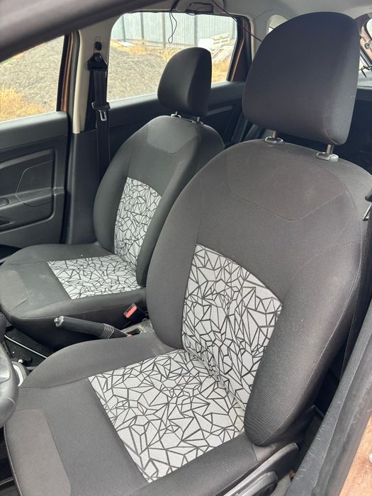 Продаю машину Лада XRAY.