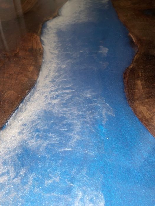 Холна маса от естественно орехово дърво