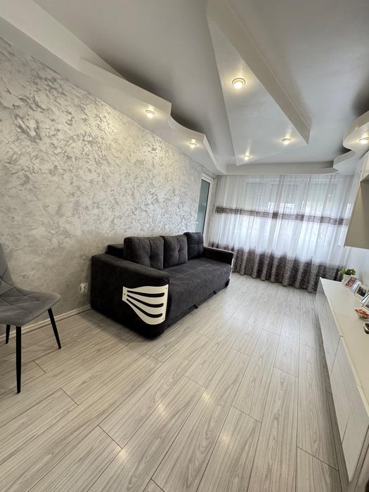 Vând apartament decomandat