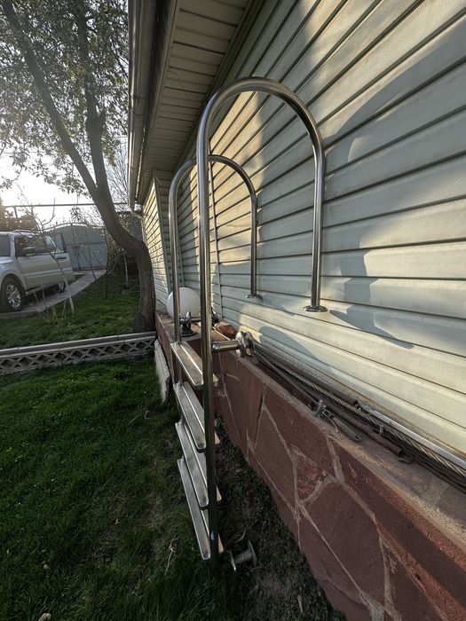 Лестница для бассейна (из нержавайки)