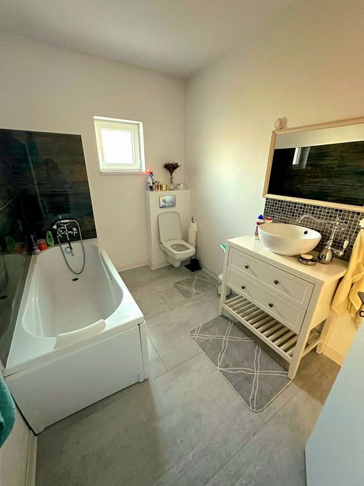 Casă modernă de vânzare în Zimandcuz, la doar 10 minute de Arad.