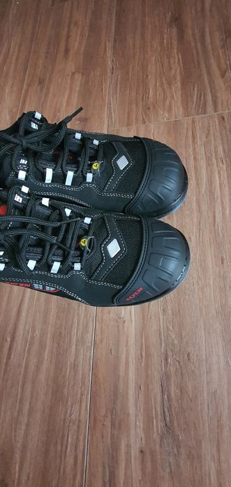 Vând incaltaminte de protectie Elten, nou, marimea 41