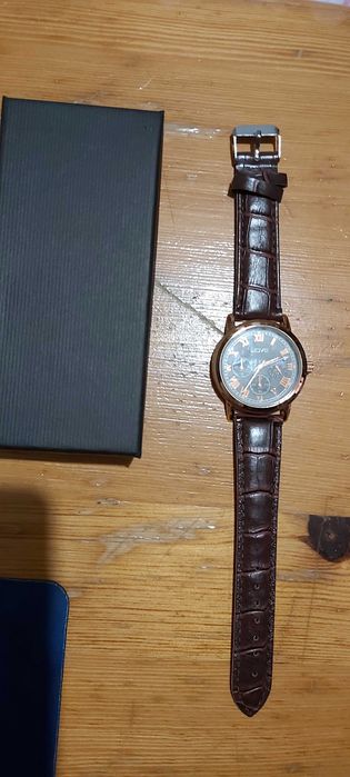 Продавам мъжки ръчен часовник