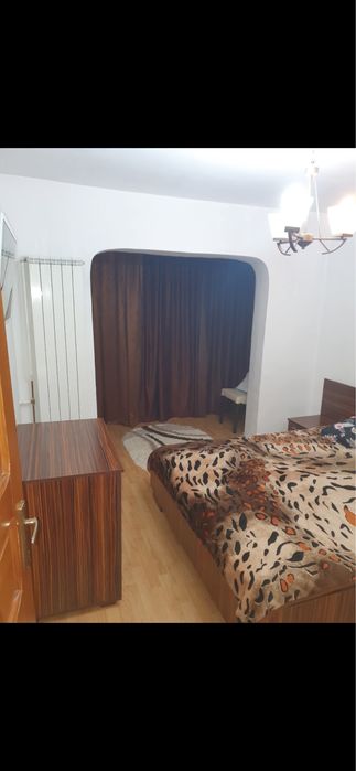 Inchiriez apartament 3 camere, decomandat
