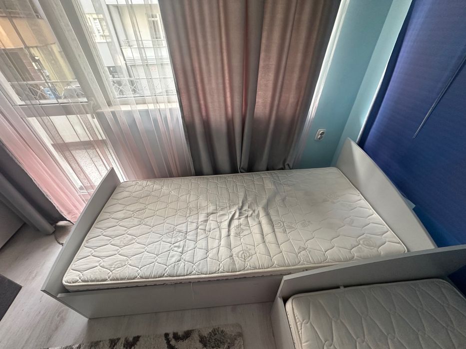 Еднинично легло с матрак нани