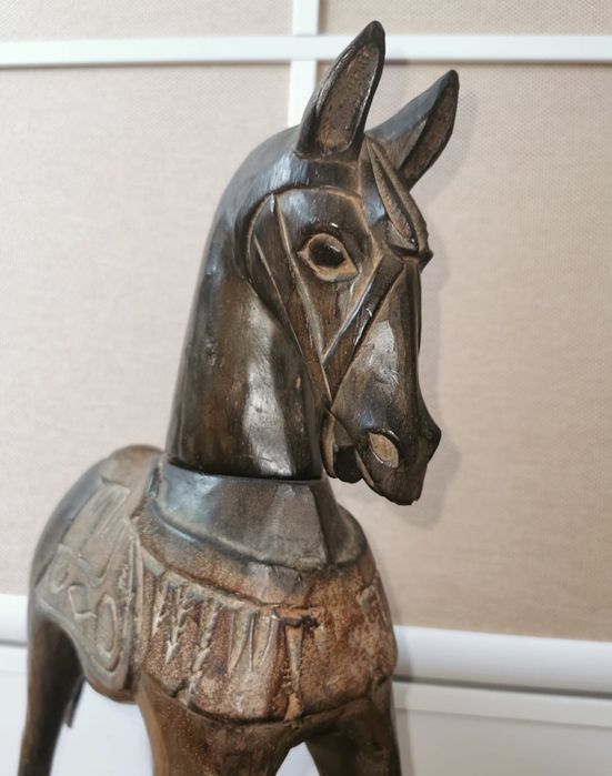 Антикварно Дървено люлеещо се конче в кафяв цвят играчка фигура декор