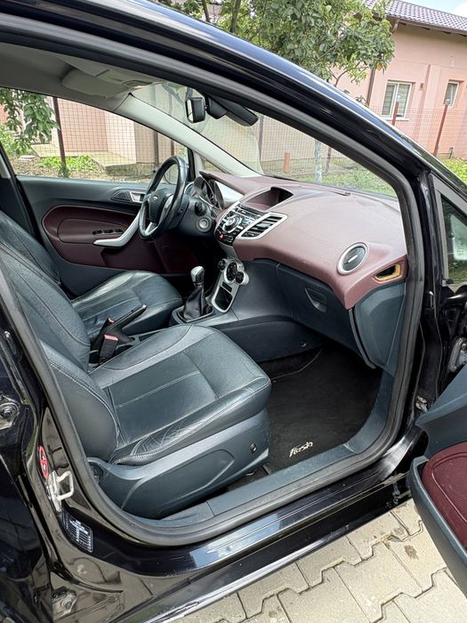 Vand sau schimb Ford Fiesta Titanium