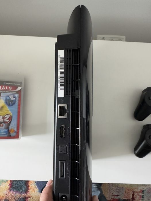 PS 3 slim + camera + 2 controllere + 2 joysticuri move + cateva jocuri