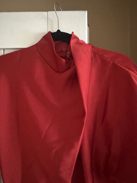 Червена рокля HM