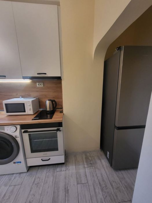 Дава се под наем Двустаен апартамент в Варна, Колхозен пазар - 60 кв.м за 637.5 € - Снимка #1