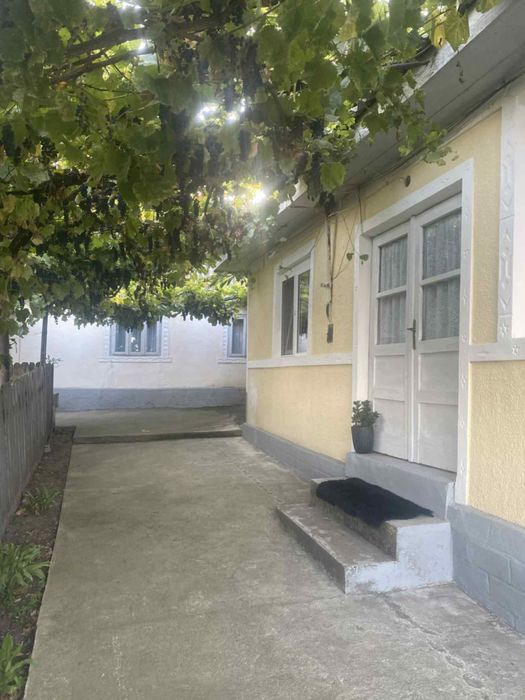 Casa de vanzare in satul Buznea