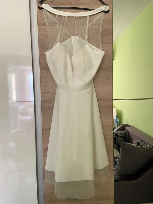 Бяла официална рокля