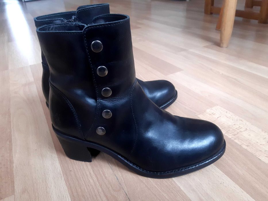 Кожени дамски боти Fly London