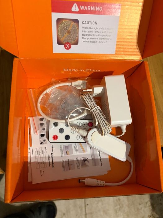 Bandă led COB 5M IP65 Waterproof, telecomandă + alimentator, lumină albă caldă