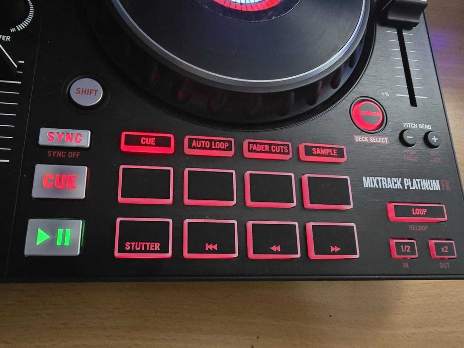 Consola DJ Numark Mixtrack Platinum FX (1000 Lei)