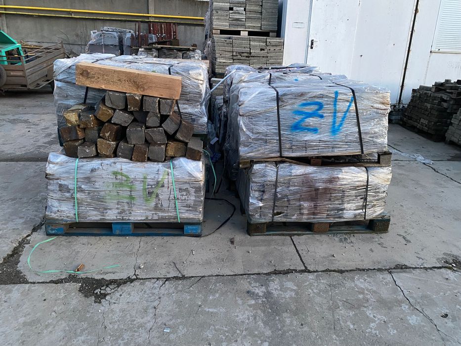 Vând piatră cubică, nouă, pe palet, îndoliată.