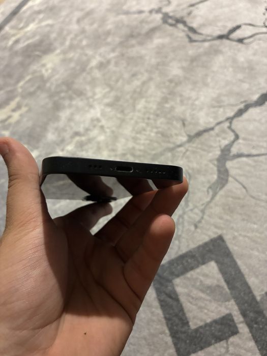 Vand/schimb urgent Iphone 13,