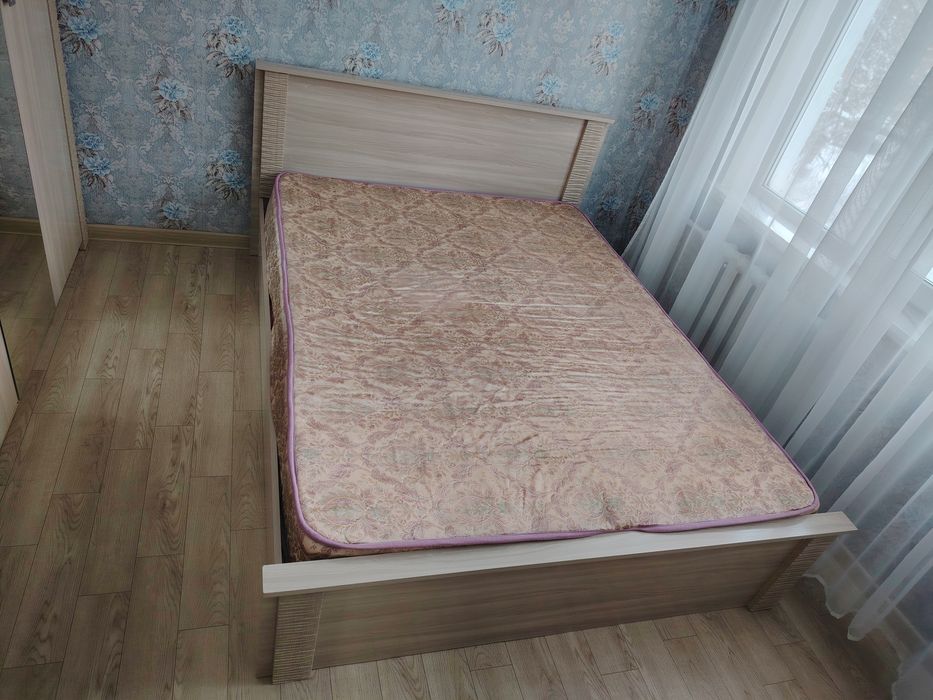 Продам спальный гарнитур