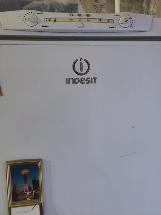 Холодильник Indesit