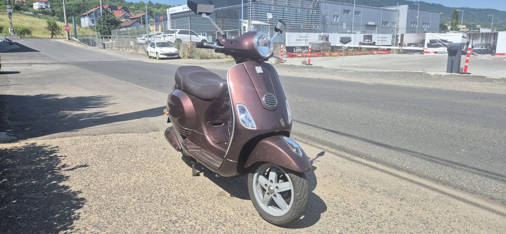 Scuter Piaggio Vespa LX50